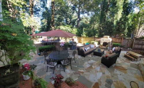 3103 Dl Dr, Atlanta GA 30305-2722 exterior