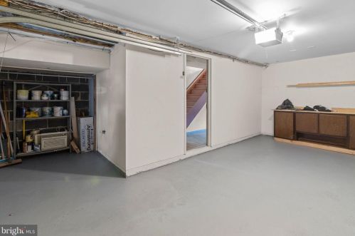 813 6 St, Philadelphia PA 19140-3327 exterior