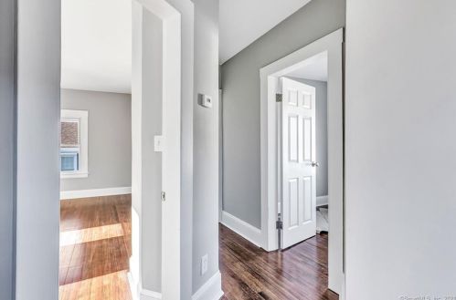 41 Spg St, Milford CT 06460-5052 exterior