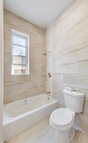 8740 Escanaba Ave, Chicago IL  60617-3115 exterior