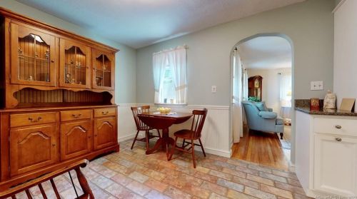 204 Edgemont Rd, Milford CT 06460-5009 exterior