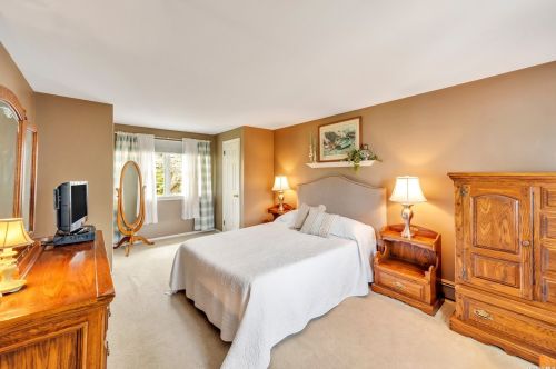 11 Maria Ct, Huntington Station NY 11746-2718 exterior