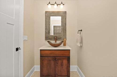 163 Branchville Rd, Ridgefield CT 06877-5116 exterior