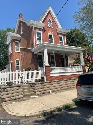 379 York St, Pottstown PA  19464-5261 exterior