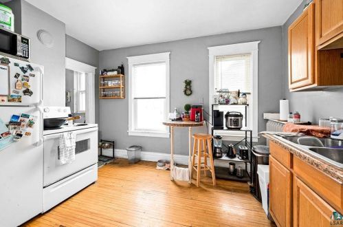 813 5 St, Duluth MN 55806-2329 exterior