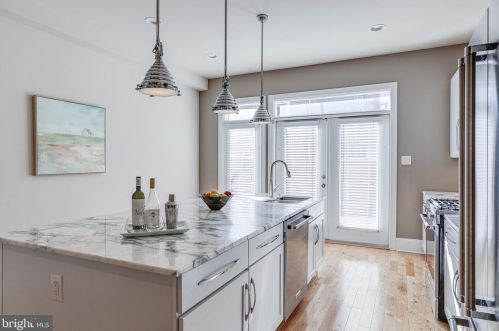 2308 Catharine St, Philadelphia PA 19143-1628 exterior