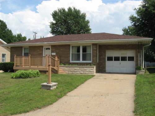 1520 Mechanic St, Pekin, IL 61554-5529