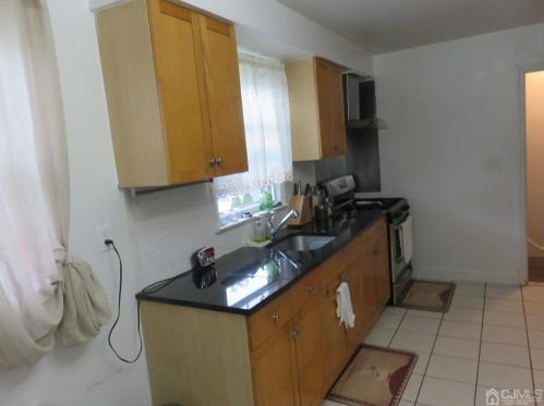 663 Jacques St, Perth Amboy NJ 08861-2746 exterior