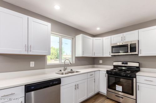 7017 Calle Orion, Tucson AZ  85710-5451 exterior