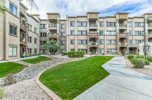 5350 Deer Valley Dr, Phoenix AZ  85054-4126 exterior