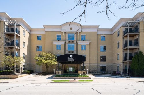 1300 Prospect Ave, Milwaukee WI 53202-3022 exterior