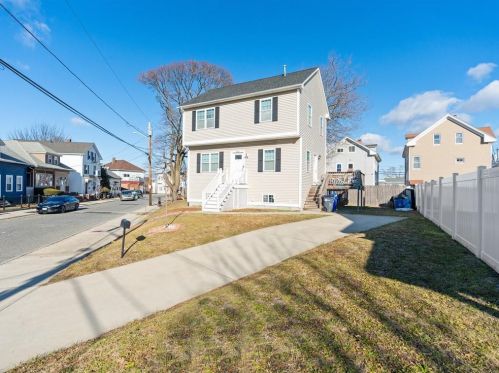 103 Commodore St, Providence, RI 02904-2528