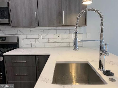 1753 Marshall St, Philadelphia PA 19122-2923 exterior