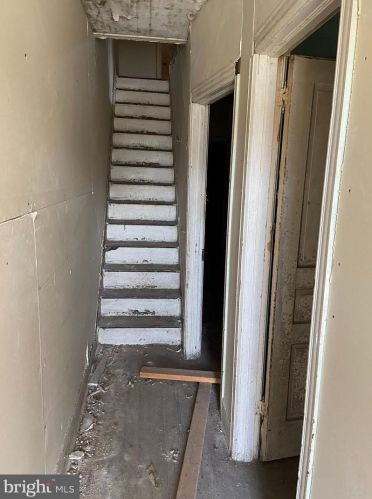 219 Lloyd St, Chester, PA 19013-3634