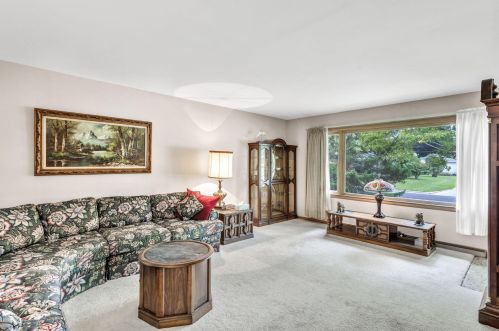 5565 34th St, Milwaukee, WI 53209-4752