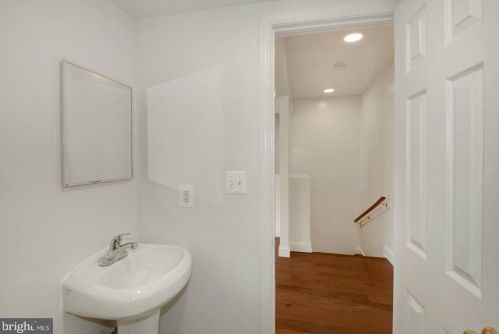 210 Orange St, Washington DC 20032-1737 exterior