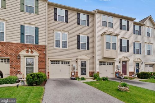 413 Charles Ave, Hanover, PA 17331-3354