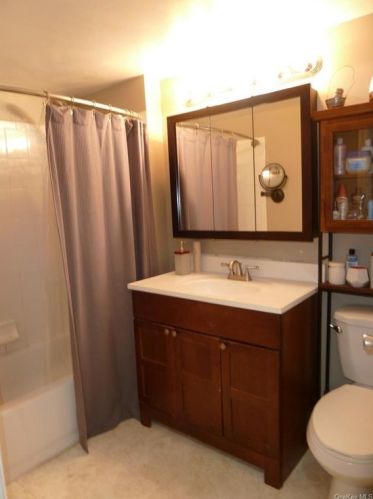 652 Crotona Park, Bronx NY 10460-4824 exterior