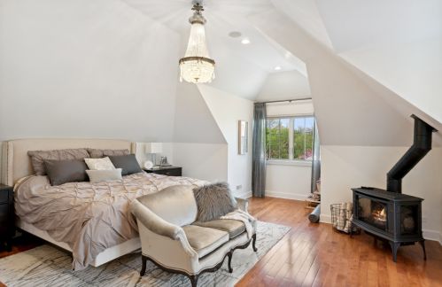 2955 Sunnyside Ave, Chicago IL 60630-3923 exterior