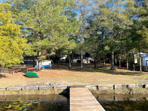 453 Squirrel Rd, Defuniak Springs FL 32433-7682 exterior