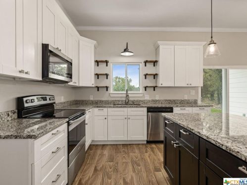 141 Lakeview, Spring Branch TX 78070-5398 exterior