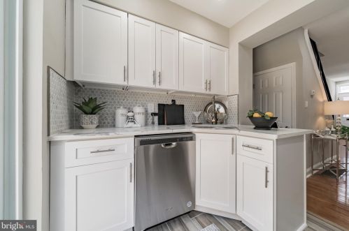 1709 Dorrance St, Philadelphia PA 19146-2911 exterior