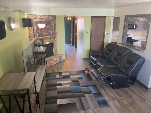 6255 63rd St, Chicago, IL 60638-5009