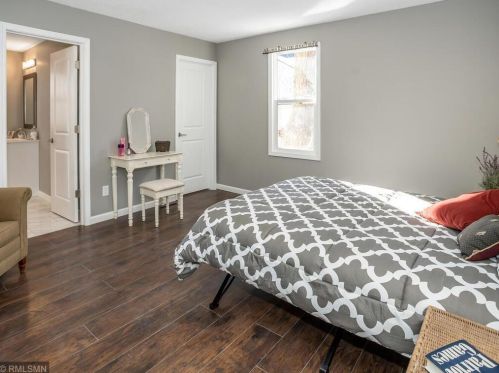 896 6 St, Saint Paul MN 55106-4503 exterior