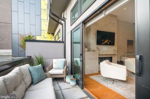 308 2nd St, Philadelphia PA 19133-0040 exterior