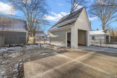 1852 Holland St, Bham MI 48009-6856 exterior