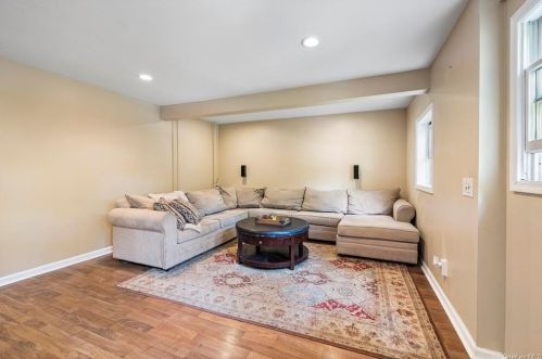 7 Empire Dr, Patterson NY 12563-2122 exterior