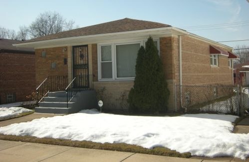 9842 Escanaba Ave, Chicago, IL 60617-5464