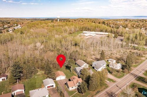 1702 Swan Lake Rd, Duluth MN 55811-4615 exterior