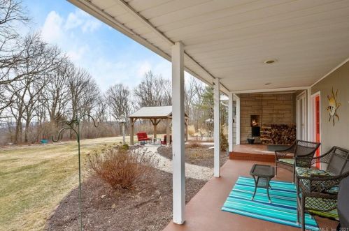 26 Falcon Dr, Seymour CT 06483-2355 exterior