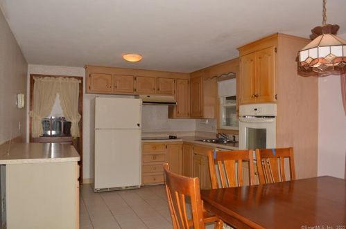 37 Douglas Dr, Enfield, CT 06082-2525