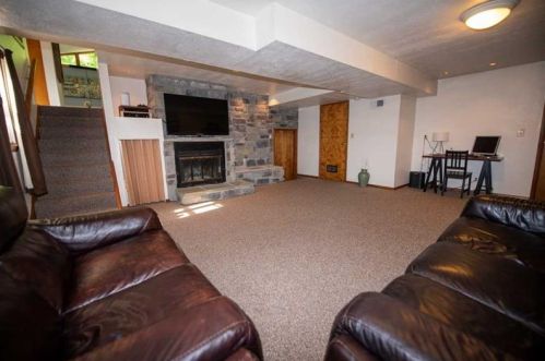 231 Hillendale Rd, Pittsburgh PA 15237-1803 exterior