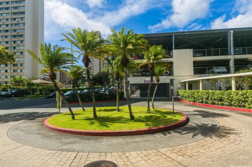 990 Ala Nanala St, Honolulu HI 96818-2967 exterior