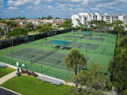 702 Southstar Dr, Fort Pierce FL 34949-9120 exterior