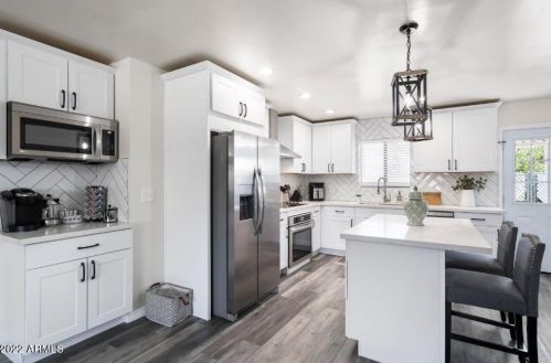 2331 Belmont Ave, Phoenix AZ 85051-6618 exterior