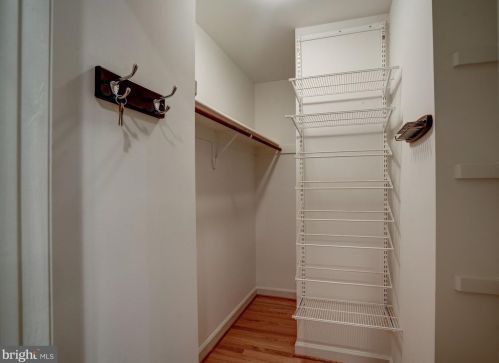 7621 Laurel Leaf Dr, Rockville MD 20854-1768 exterior