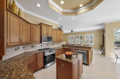 7476 Treeline Dr, Naples FL 34119-9727 exterior