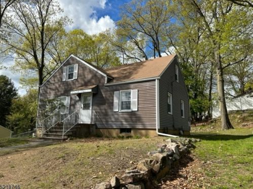 93 Cooper St, Dover, NJ 07801-2032