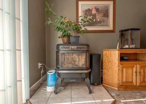 801 Upper Maple St, Killingly CT 06241-2224 exterior