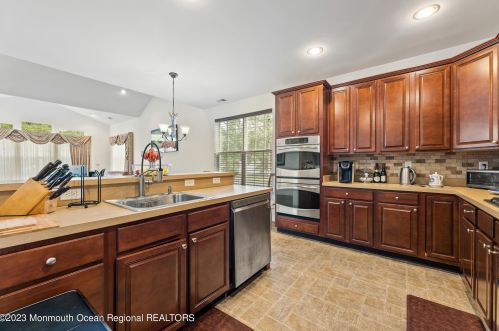 168 Huntington Dr, Jackson Twp NJ 08527-4789 exterior