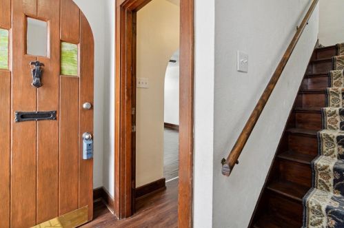 1614 Aurelius St, Pittsburgh PA 15218-2320 exterior