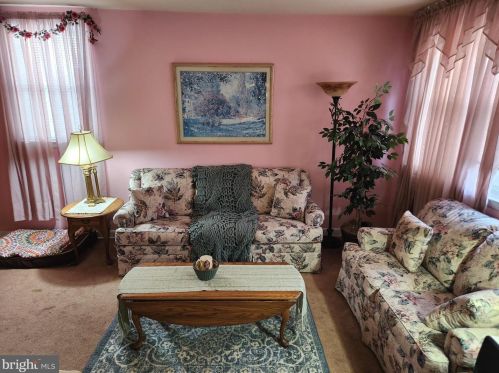 7801 Horrocks St, Philadelphia PA 19124-1812 exterior