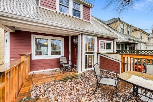 1832 Estes Ave, Chicago IL 60645-2904 exterior