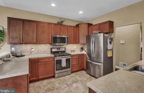 296 Friendly Dr, Hanover PA 17331 exterior