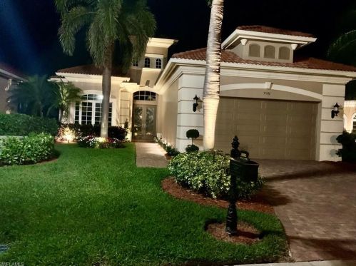 5592 Hammock Is Dr, Naples FL 34119-4692 exterior