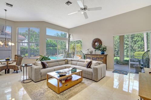 8211 Muirhead Cir, Boynton Beach FL 33472-5064 exterior